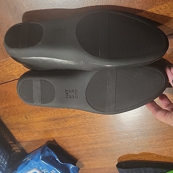 NWOB Naturalizer Women's Classic Black Flats 8W - Picture 3 of 4